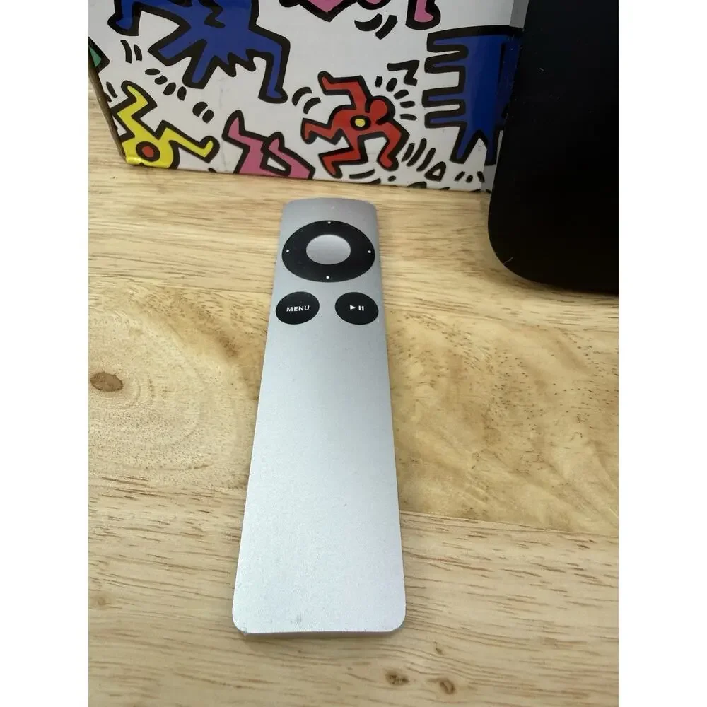 Apple A1469 TV 3rd Gen HD Wi-Fi Steaming Device W/White Remote No Cable